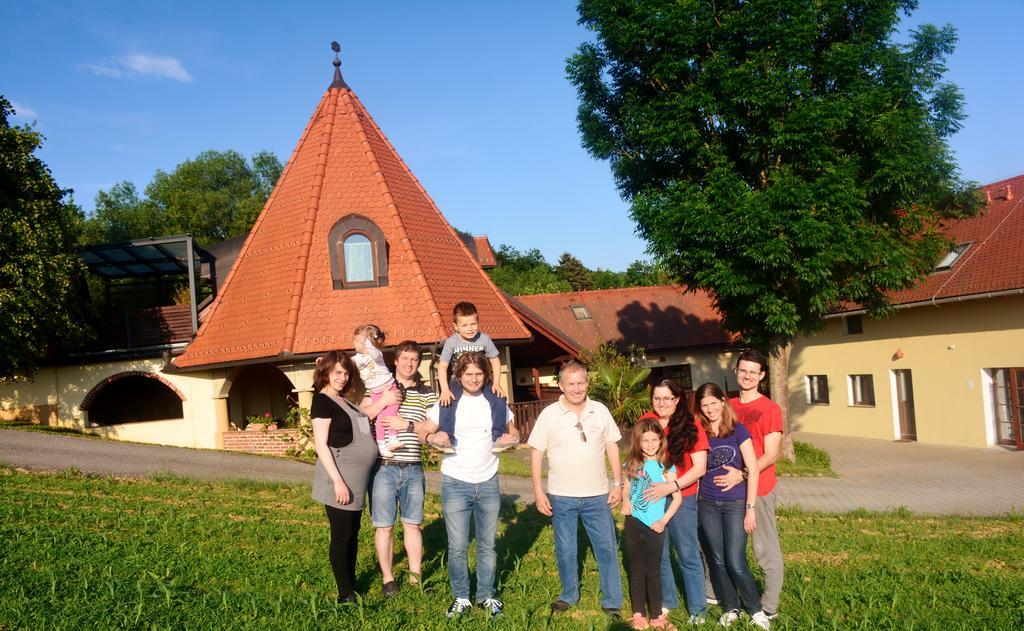 RogašovciTuristicna Kmetija Cebelji Gradicアパートメント エクステリア 写真